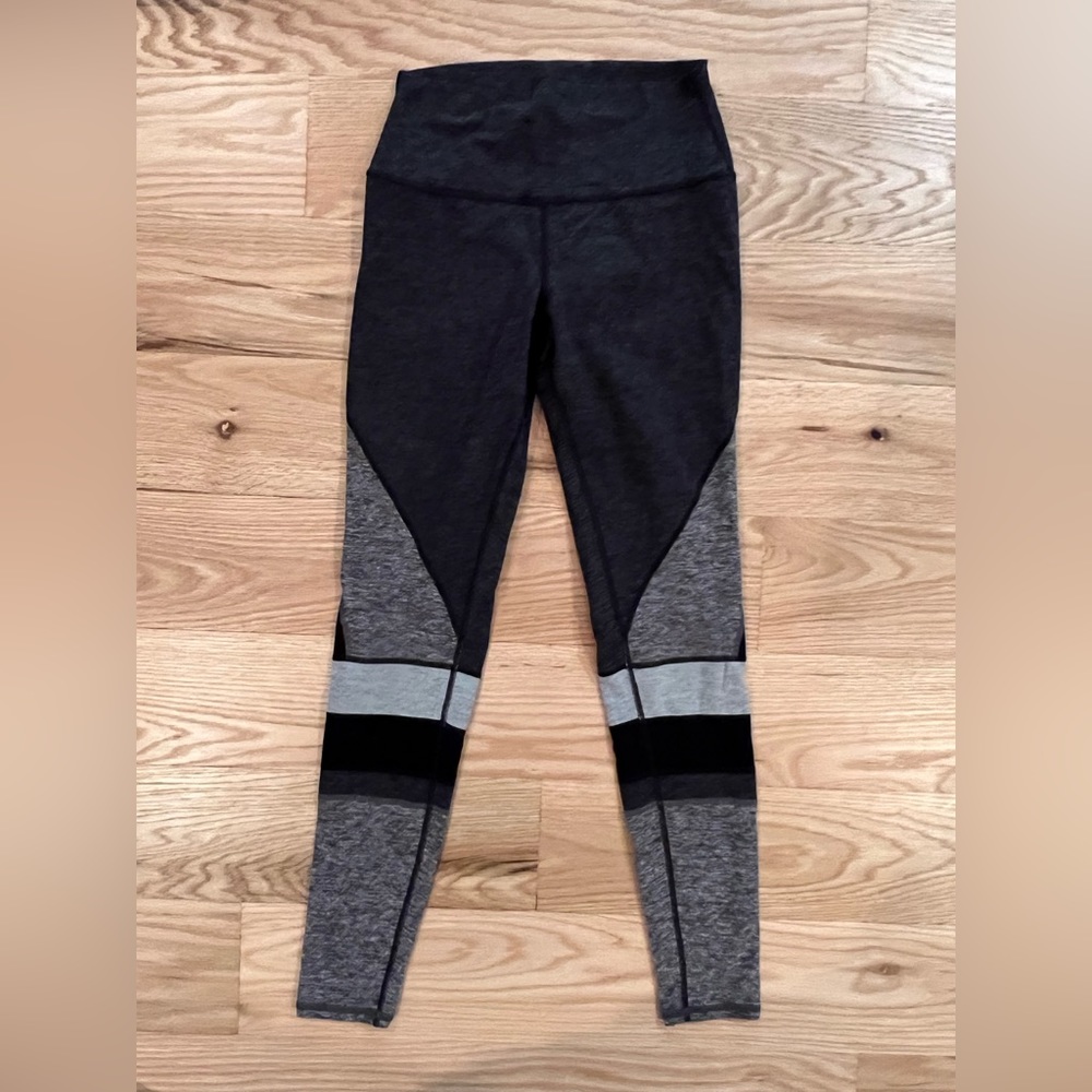 ALO Yoga leggings size small black grey striped